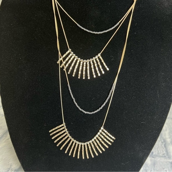 Beautiful gold tone long necklace with multi layers - Picture 1 of 10
